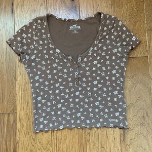 hollister brown and white floral top with buttons down front